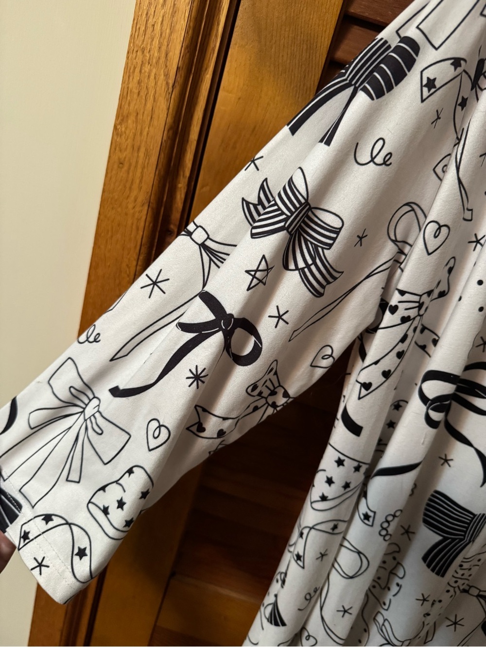 Black and White Bow-Print Tunic Top by Nuggles - Picture 4 of 4